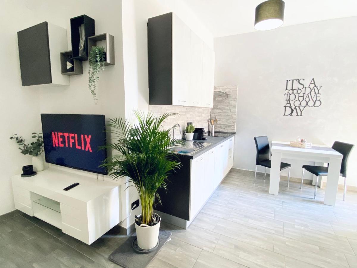 Relax & Tour New Minimal Chic